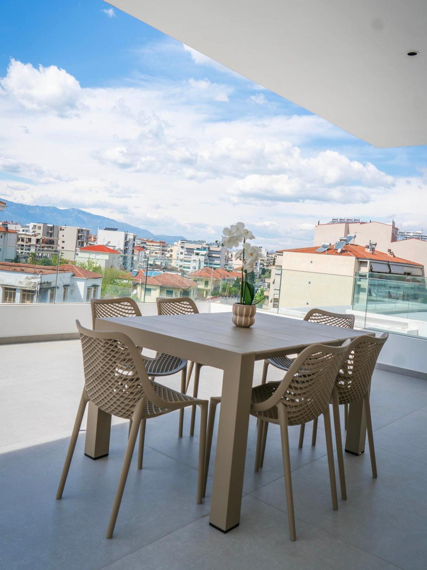 White Luxury Apartment 特里卡拉 外观 照片
