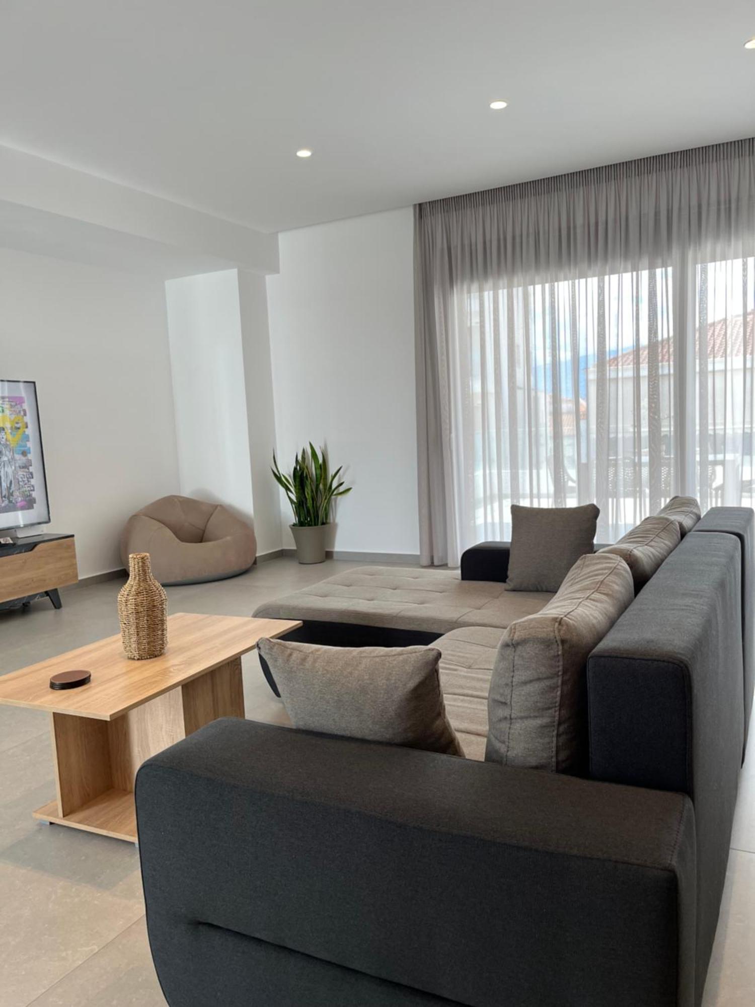 White Luxury Apartment 特里卡拉 外观 照片